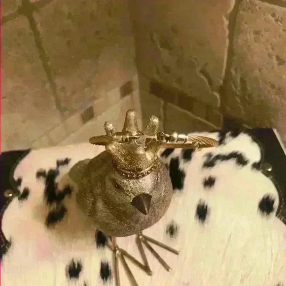 NWOT Small cable wire bracelet with 3 blingy stars - Picture 2 of 8